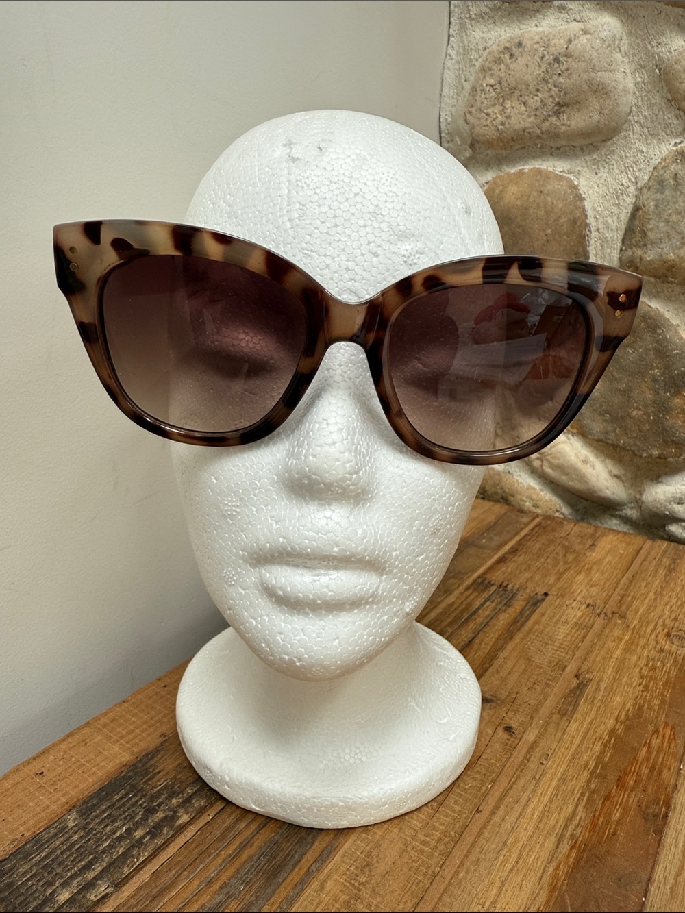 Fossil Tortoiseshell Cat-Eye Sunglasses with Brown Gradient Lenses